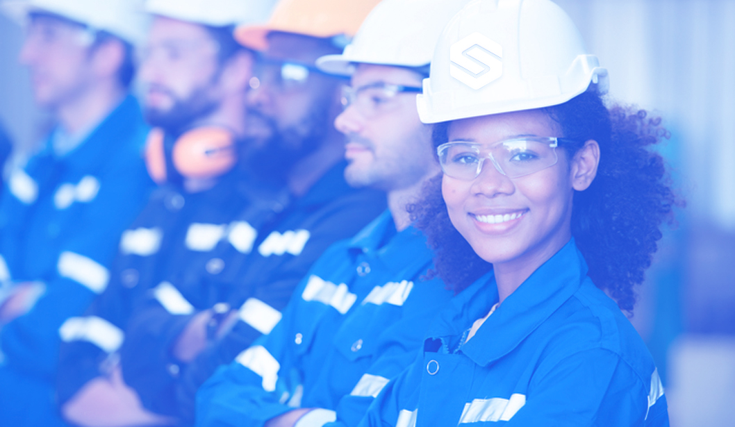 trabajadores industriales con equipo de protección personal
